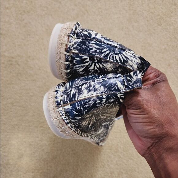 Kelsi Dagger  - Picture 2 of 9